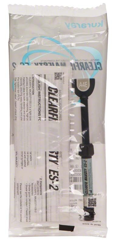 Kunststoffspritze Clearfil Majesty ES-2 A4E in medizinischer Verpackung.