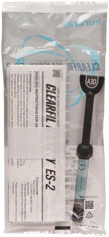 Kunststoffspritze Clearfil Majesty ES-2 A3D in transparenter Verpackung.