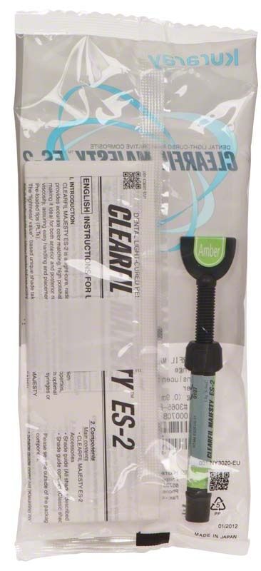 Kunststoffspritze Clearfil Majesty ES-2 Amber in transparenter Verpackung.