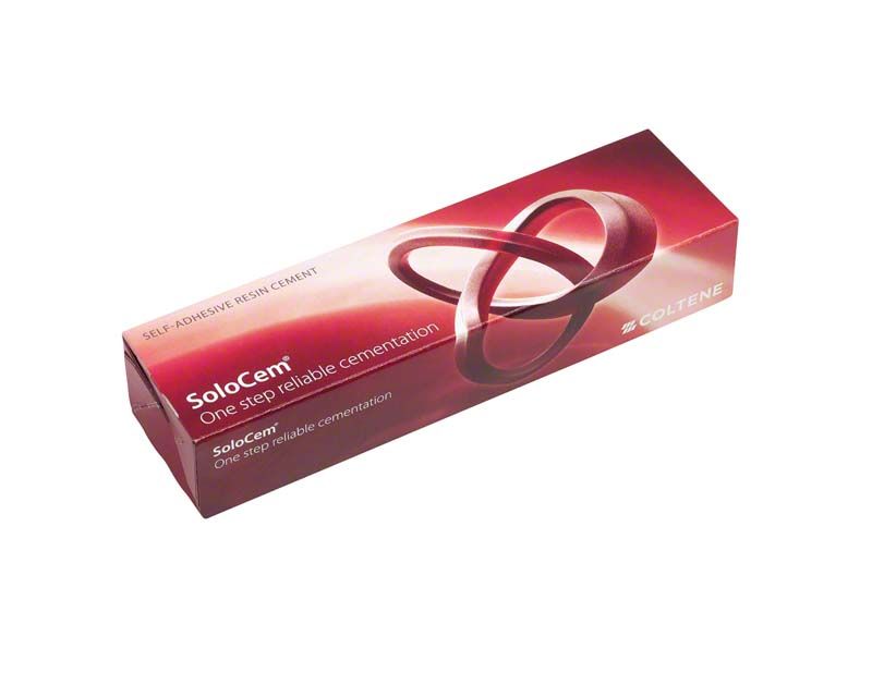 Weiße undurchsichtige SoloCem-Verpackung mit Markenlogo und Produktbeschreibung.