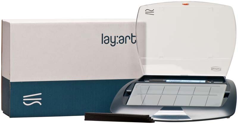 lay:art crystal aqua XL Anmischplatte mit Schaumstreifen und Verpackung im Hintergrund