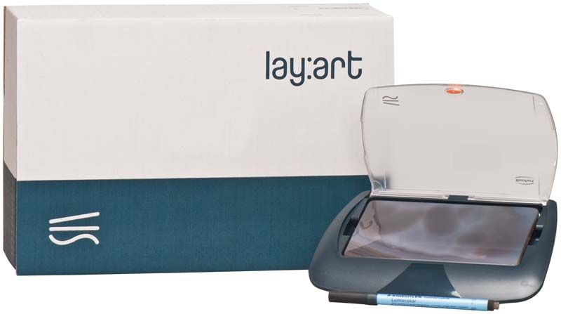 Geschlossene Verpackung und geöffnete Produktbox von "lay:art natural".