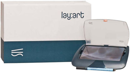 Geschlossene Verpackung und geöffnete Produktbox von "lay:art natural".