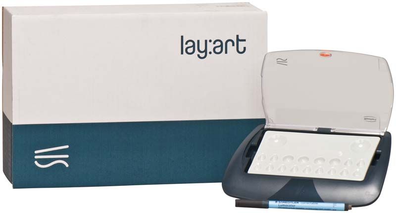 Hochwertige Keramikmischplatte von lay:art in geöffneter Box neben Verpackung.