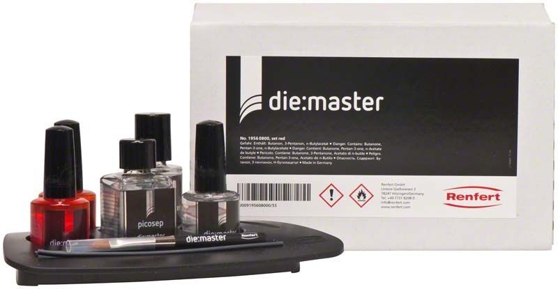 Die:master Set in Rot mit Flaschen und Pinsel auf schwarzem Tablett.