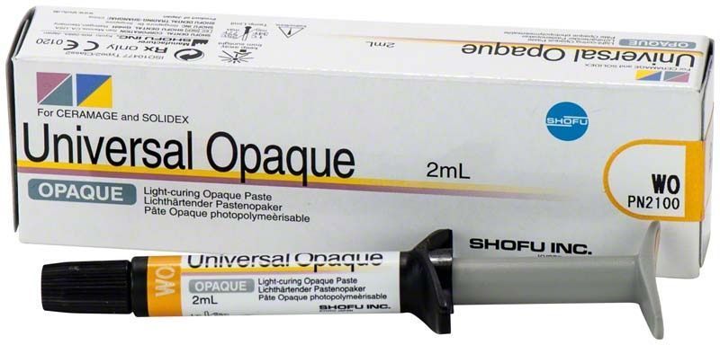 Lichthärtender Pastenopaker "Universal Opaque" in Spritze vor Produktverpackung.
