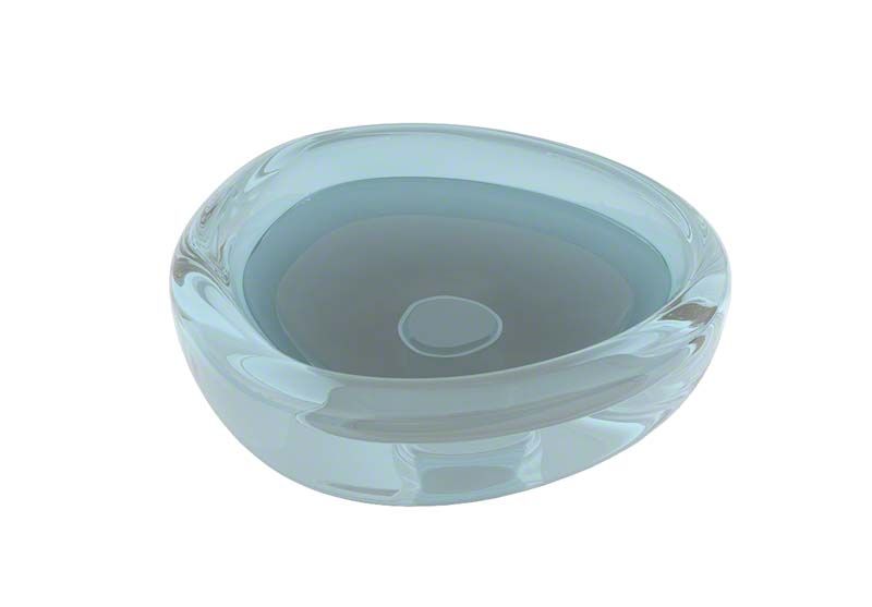 Opaleszente Wasserschale aus Glas mit geschwungener Form.