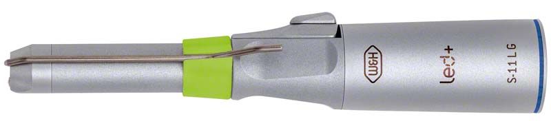Chirurgisches Handstück Typ S-11 L mit Licht und blauer Farbcodierung.