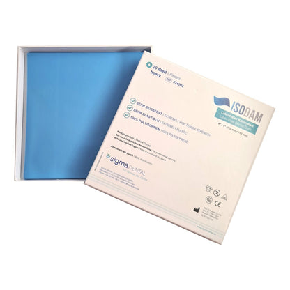 Isodam Kofferdam Hellblau, 6 x 6 Zoll, in geöffneter Verpackung.