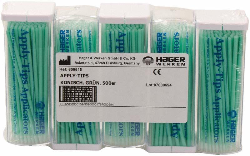 Grüne konische Applikationsstäbchen in hygienischer Spenderpackung.