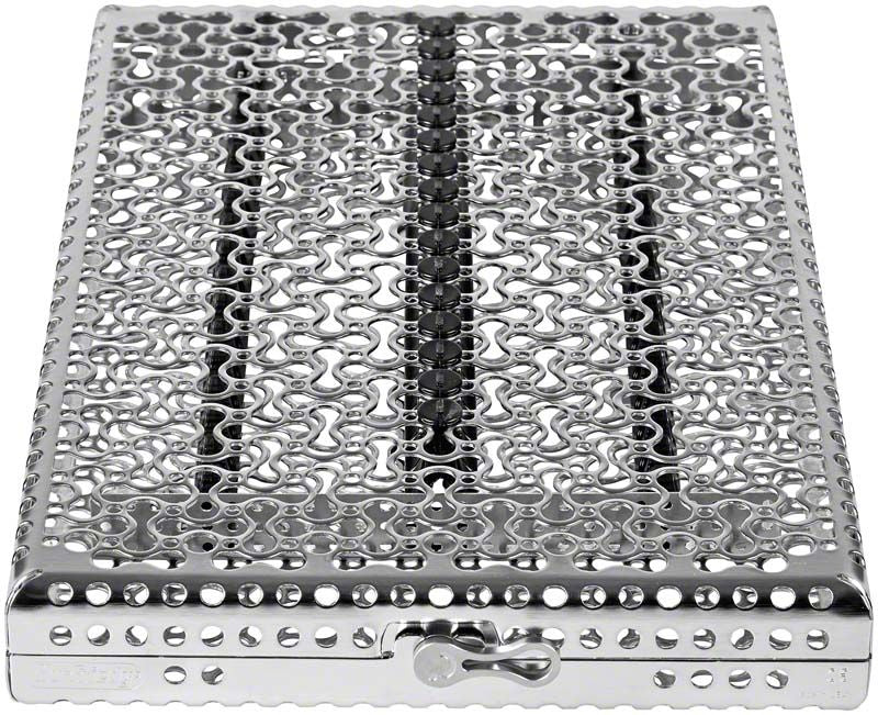 Schwarze IMS Kassette Signature DIN für 16 Instrumente mit perforiertem Deckel.