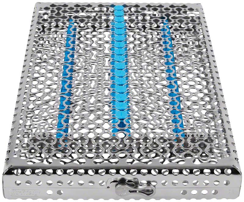 Kassette aus Edelstahl mit türkisfarbenen Details für 16 Instrumente.
