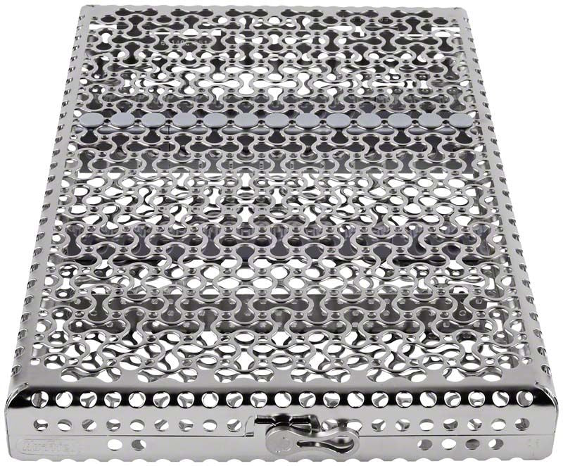 Metallische Kassette für 13 medizinische Instrumente, perforiertes Design.