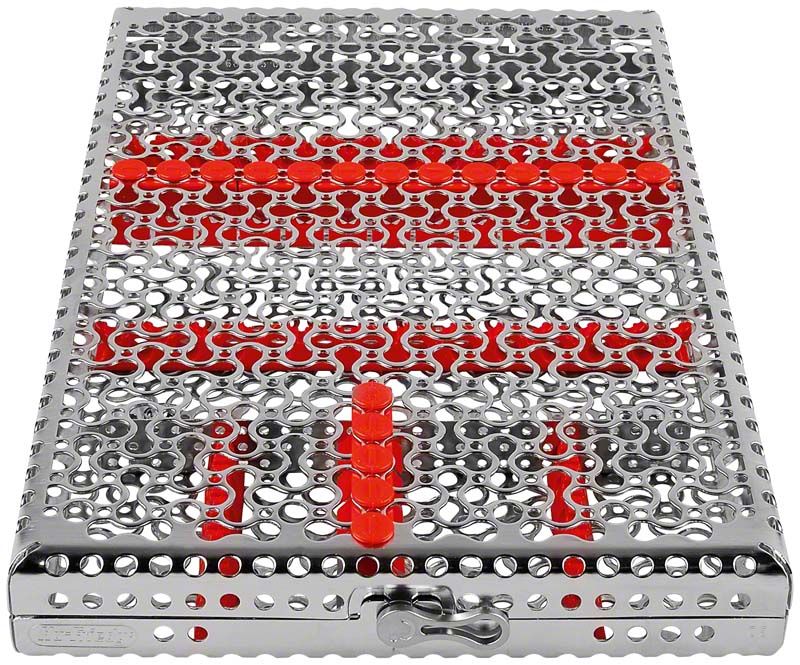 Kassette für 18 Instrumente aus Edelstahl mit rotem Einsatz.