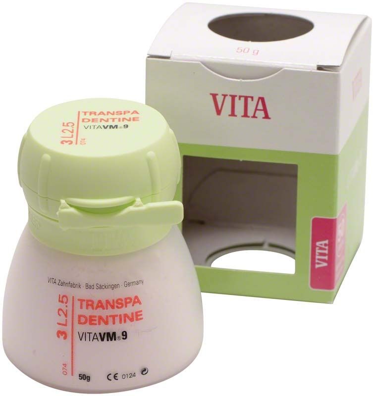 Transpa Dentin VM9 3L2.5, 50g, mit Verpackung im Hintergrund.