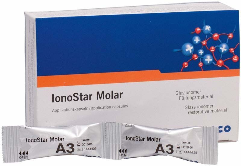 Ionostar Molar AC Kapseln A3 Verpackung mit zwei Applikationskapseln im Vordergrund.