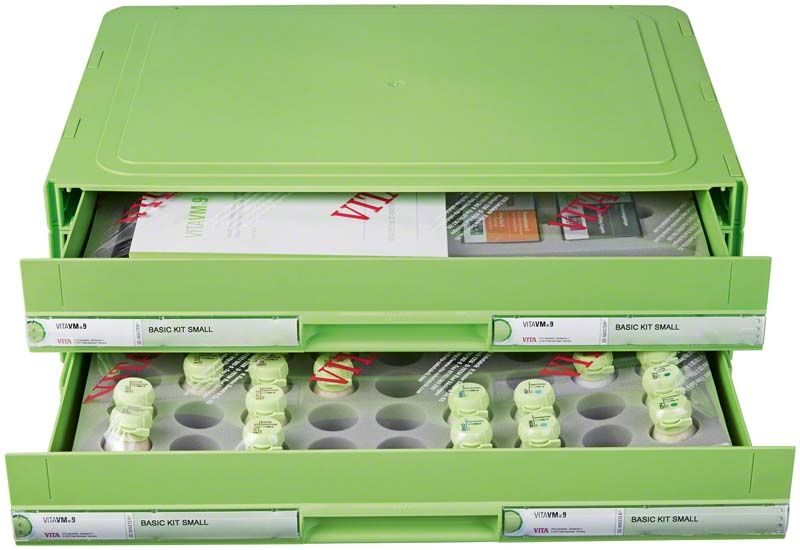 VITAVM®9 BASIC KIT VITA SYSTEM 3D-MASTER® in grünem Aufbewahrungskoffer mit Proben.