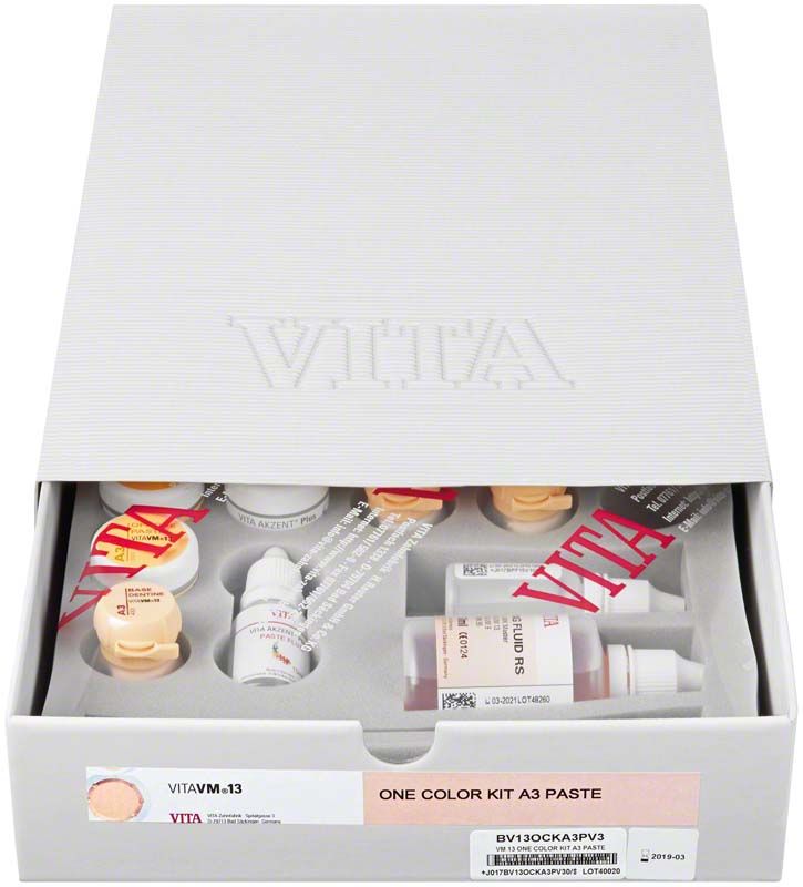 VITAVM®13 ONE COLOR KIT - PASTE A3 in geöffneter Verpackung mit Flaschen und Zubehör.