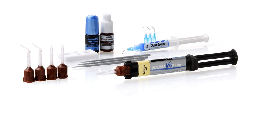 Panavia V5 Standard Kit A2 Universal mit Befestigungsmaterialien und Zubehör.