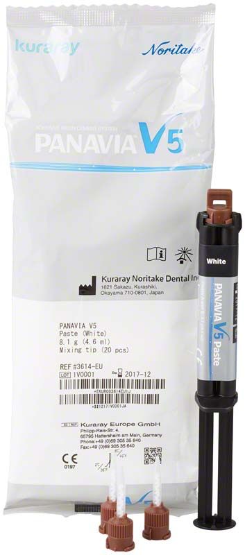 Nachfüllpackung der Panavia V5 Paste in Weiß mit Applikationsspitze.