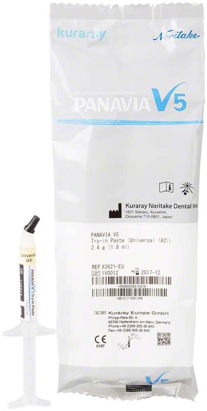 Panavia V5 Try-in Paste A2 in Spritze vor Verpackung.