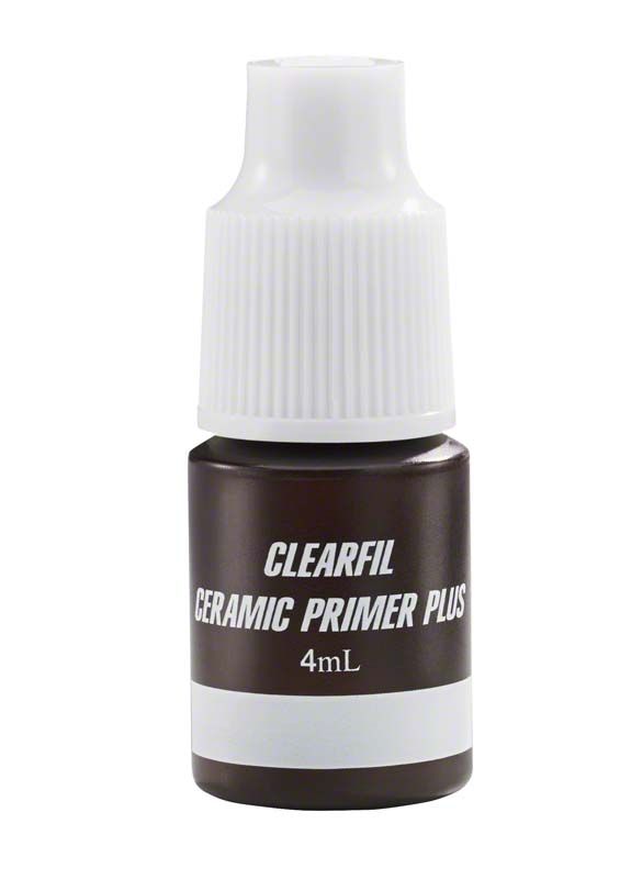 CLEARFIL CERAMIC PRIMER PLUS Flasche mit 4mL Inhalt auf weißem Hintergrund