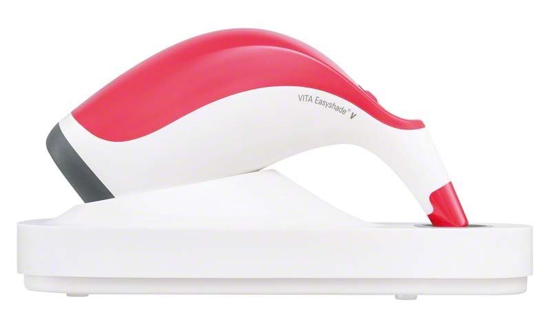 VITA Easyshade V Farbmessgerät in rot-weiß auf Ladestation.