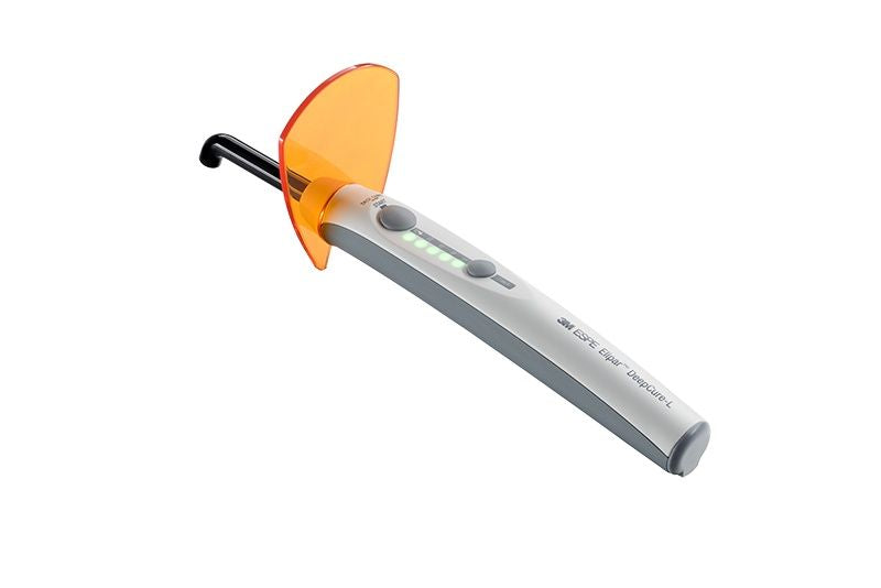 Elipar Deep Cure-L LED-Polymerisationslampe mit orangem Lichtschutzschild.