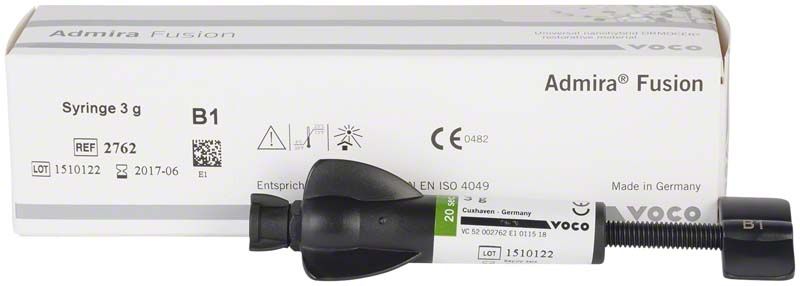 Admira® Fusion Spritze B1 vor Verpackung mit Produktdetails.