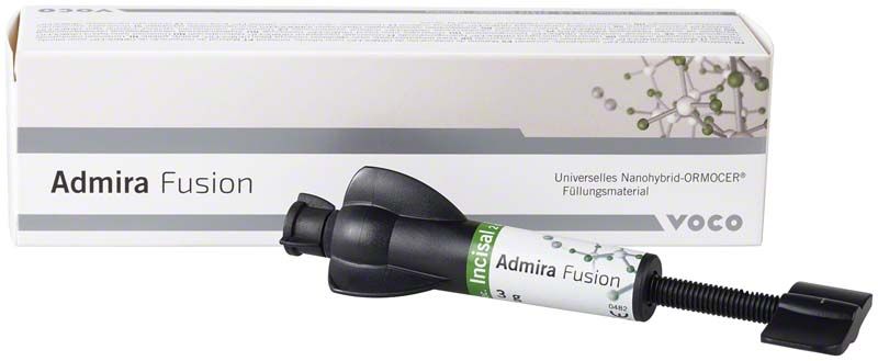 Admira Fusion Spritze Inzisal mit Verpackung und Produktbezeichnung.