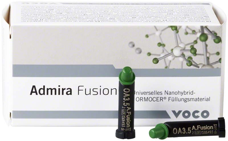 Admira Fusion Caps OA3,5 Füllungsmaterial vor Verpackung mit Moleküldarstellung.