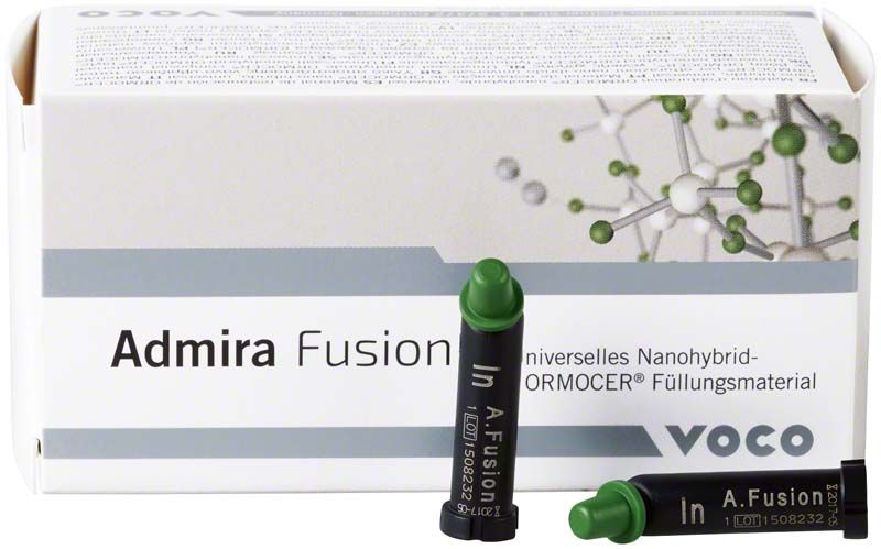 Admira Fusion Caps Inzisal Verpackung mit zwei schwarzen Kapseln davor.