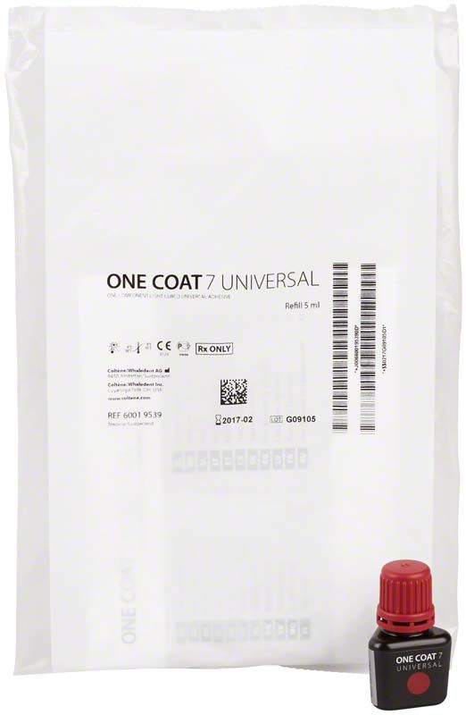 One Coat 7 Universal Flasche 5ml mit Verpackung im Hintergrund.