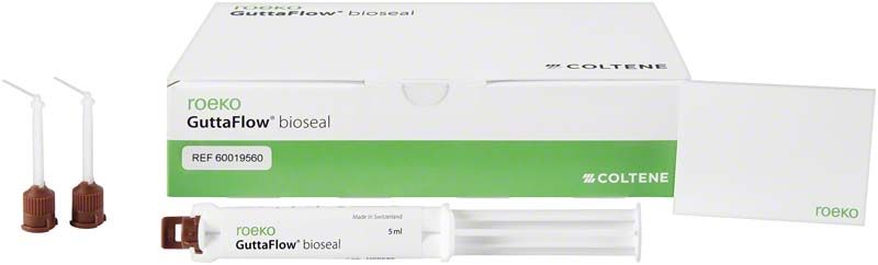 ROEKO GuttaFlow bioseal Standardset mit Spritze und Kanülen auf weißem Hintergrund.