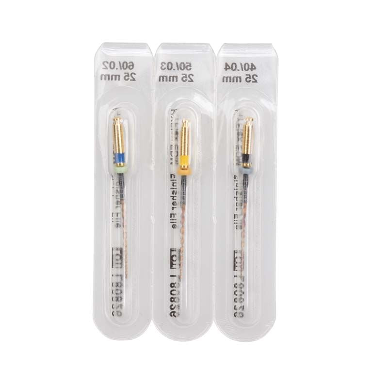 Drei HyFlex™ EDM Feilen 25mm in transparenter Blisterverpackung.