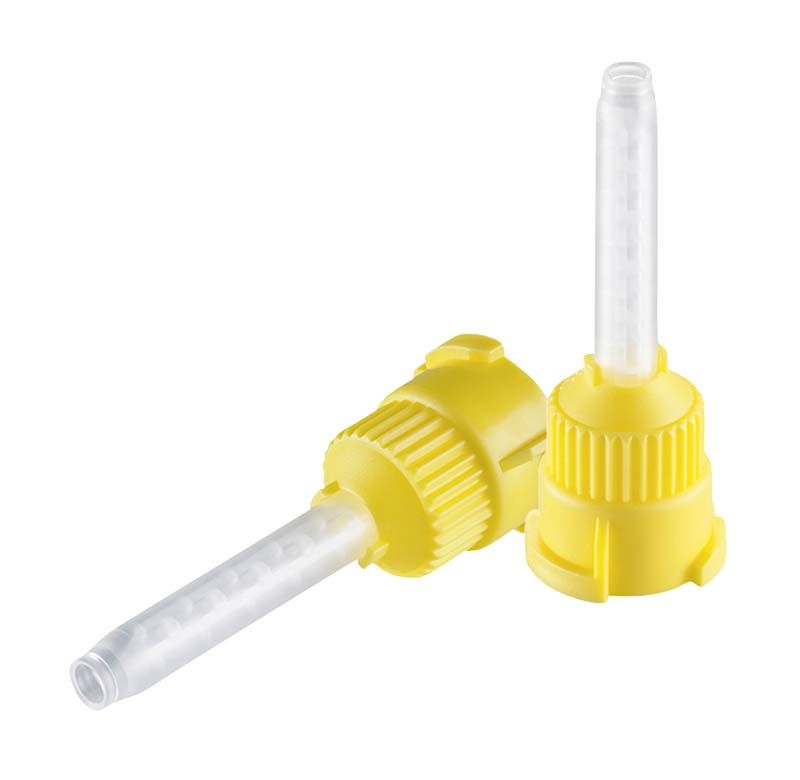 Gelbe Mischkanülen für dentalen Gebrauch mit transparenten Spitzen.