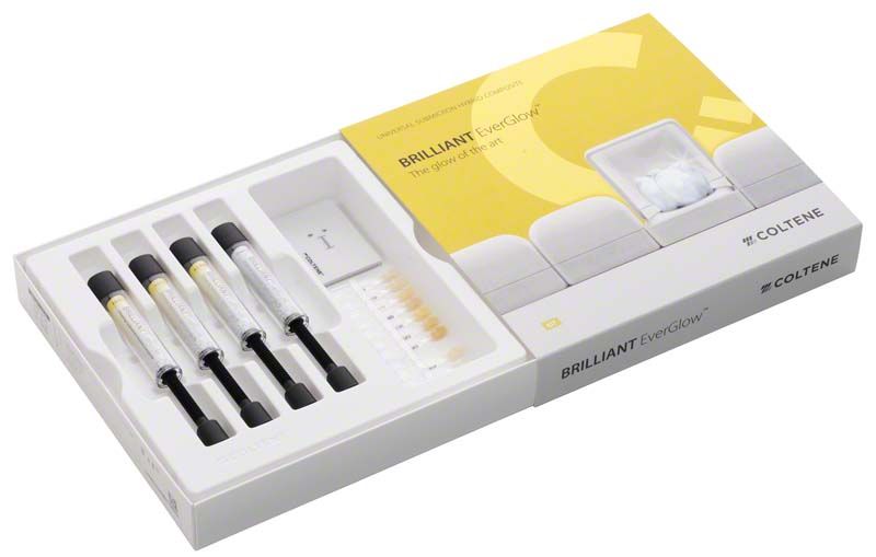 BRILLIANT EverGlow™ Trial Kit Spritzen in geöffneter Verpackung mit Zubehör.