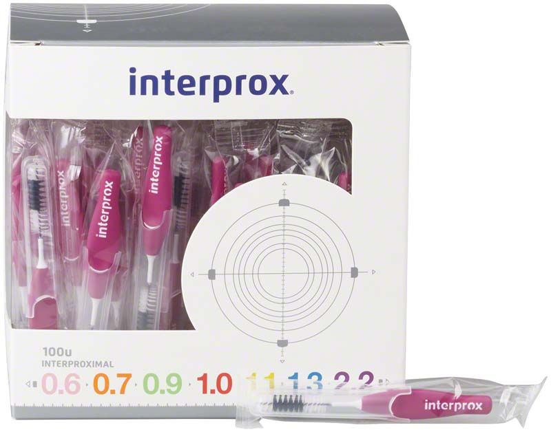 Interprox® Box maxi (lila) mit Zahnbürsten in transparenter Verpackung.