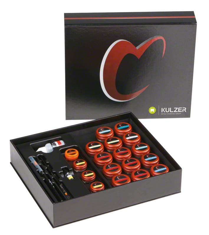 HeraCeram® First-Touch-Set mit verschiedenen Keramikmassen und Zubehör in geöffneter Verpackung.