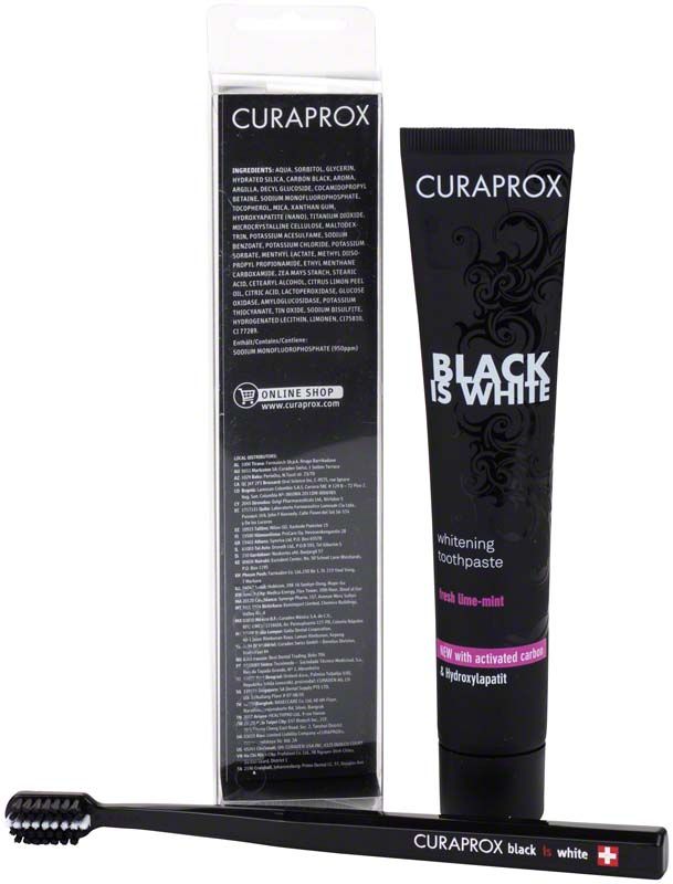 CURAPROX Black is White Zahnpasta und schwarze Zahnbürste auf weißem Hintergrund.