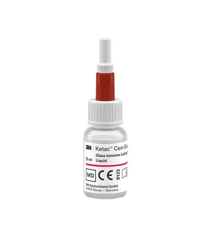 Ketac™ Cem Easymix Flasche mit rotem Applikatoraufsatz und Etikett.