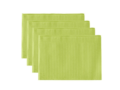 Monoart Patientenservietten Towel UP cedro in grüner Farbe, vierfach gestapelt.
