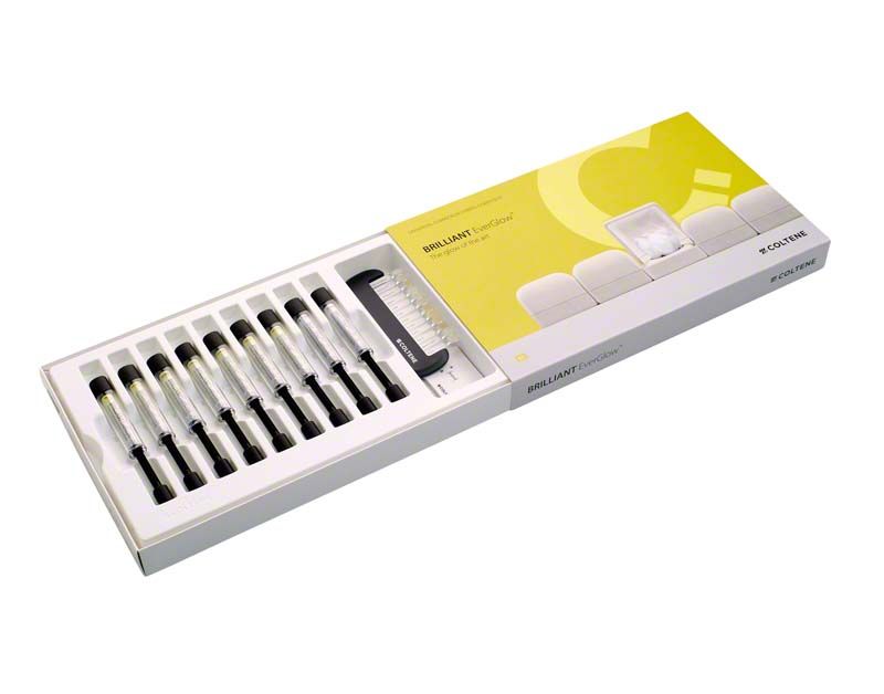 BRILLIANT EverGlow™ System Kit Spritzen in geöffneter Verpackung mit Zubehör.