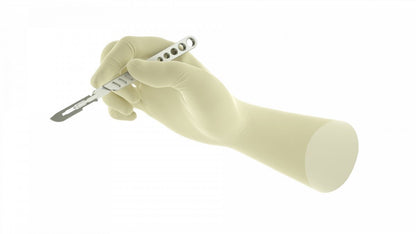 Hand mit Gammex Latex gepudertem Handschuh, Skalpell haltend.
