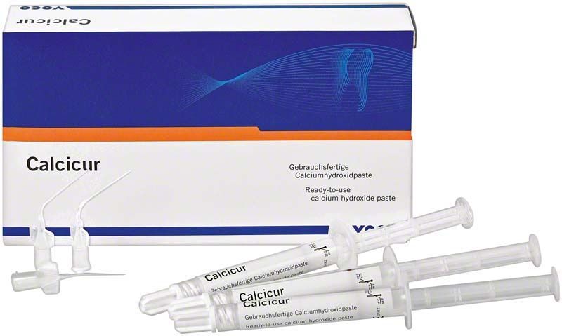 Calcicur Spritzen 3 x 2,5g zur direkten Pulpenüberkappung.