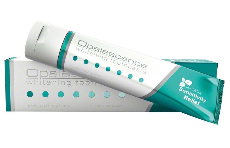 Opalescence™ Zahncreme Sensitivity Relief in grüner Verpackung mit Produktname.