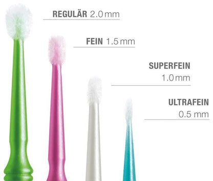 Vier Microbrush Applikatoren in verschiedenen Größen und Farben mit Maßangaben.