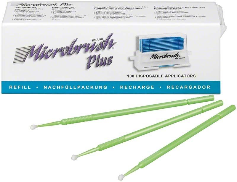 Microbrush Plus Applikatoren in grün vor der Verpackung.