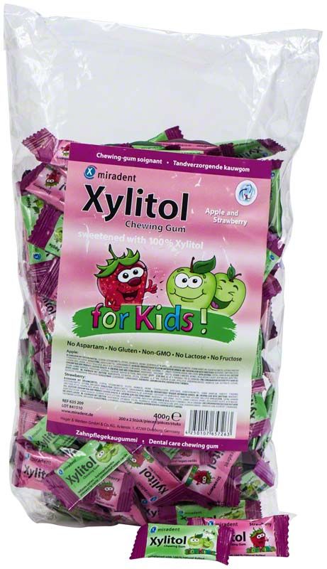Tüte mit Xylitol-Kaugummi für Kinder, Apfel-Erdbeer-Geschmack.