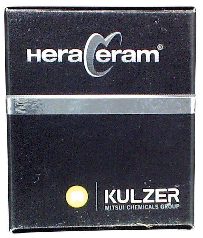 Schwarze Verpackung von HeraCeram® Stains universal Pulver mit Kulzer-Logo.